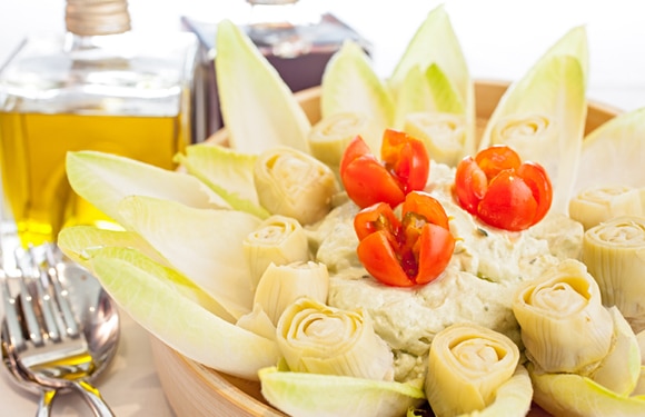 receta de ensalada agridulce de alcachofas. Degústala con los consejos de tu dietista en San Sebastián y los consejos nutricionales de Nutrición Donostia